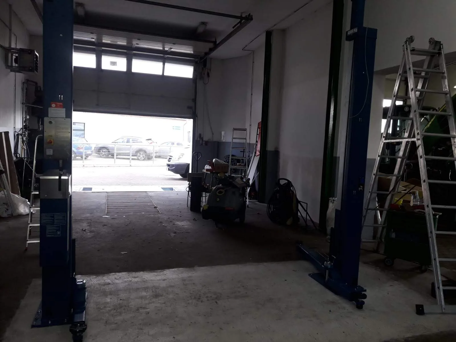 Hebebühnen in der KFZ-Werkstatt Rohrberg